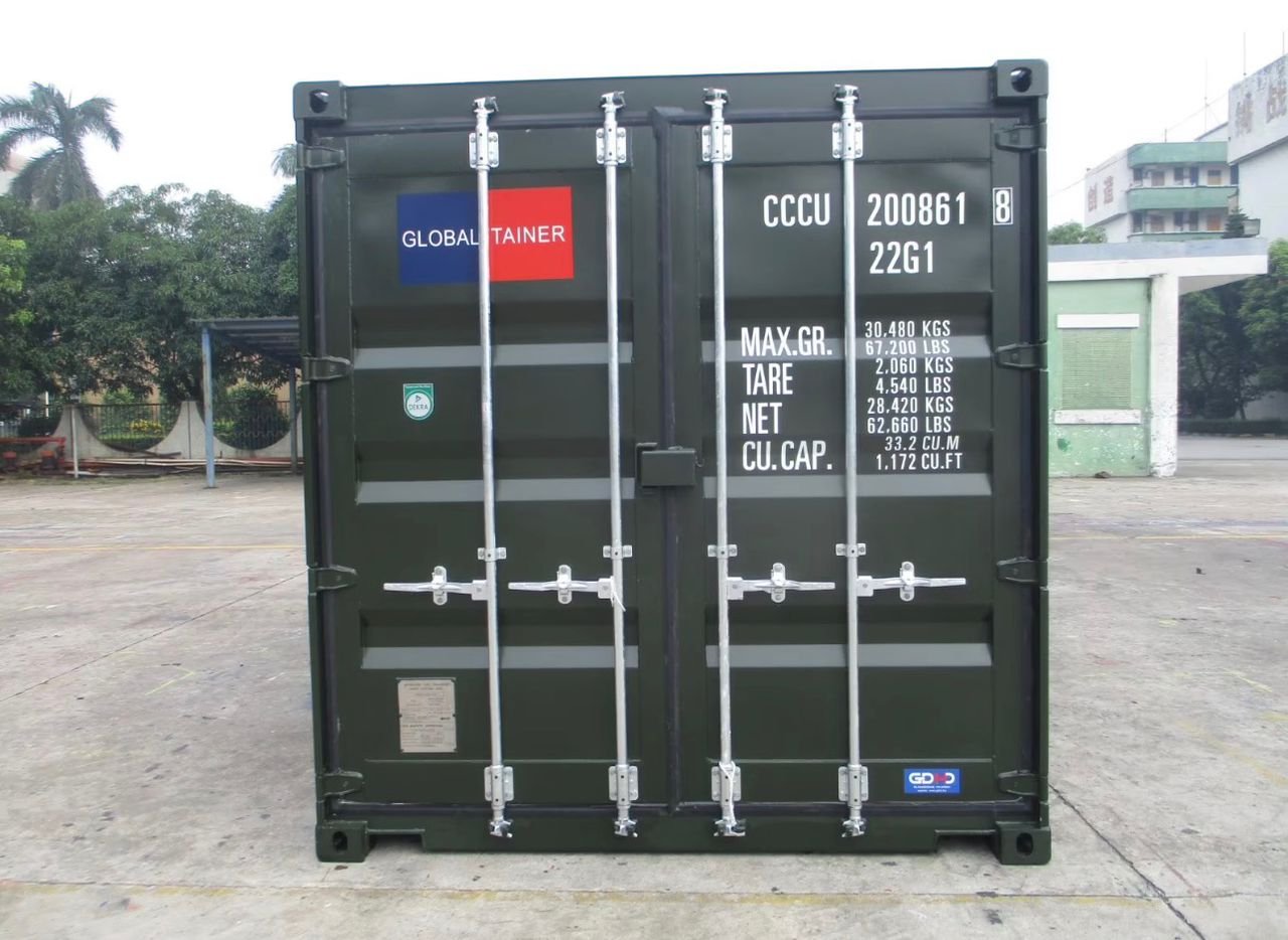 20-foot dry shipping container
