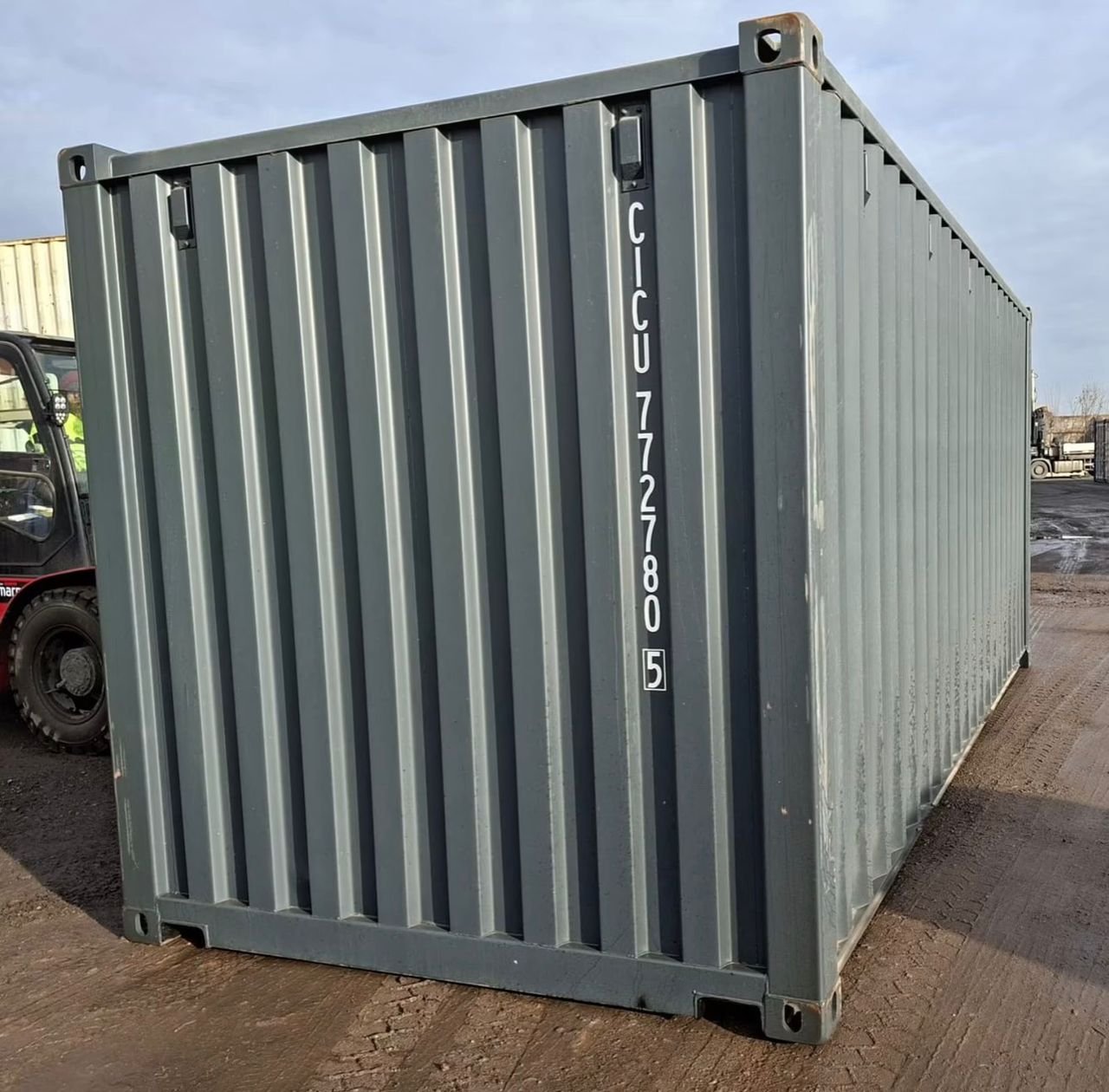 Standard 20-foot shipping container - Image 4